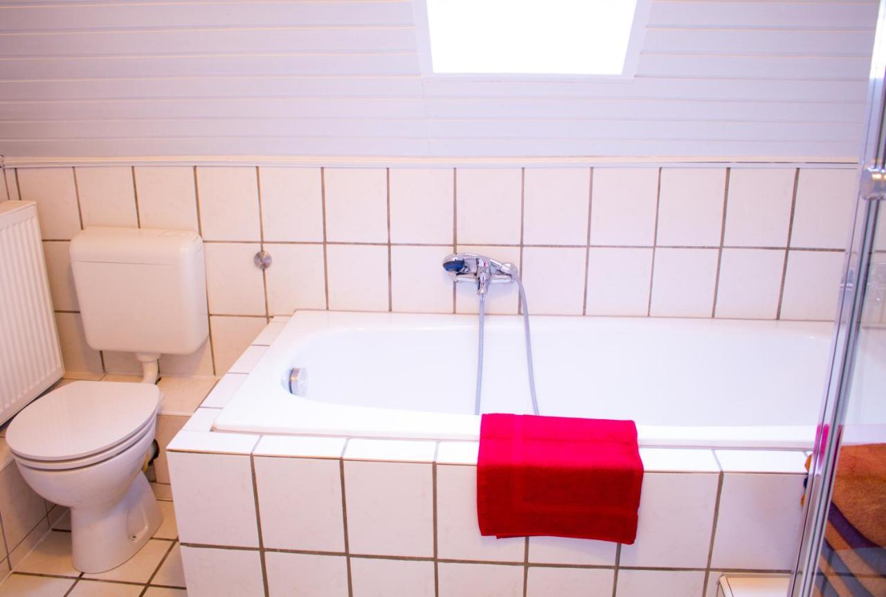 Appartement Bis 5 Personen, Parkplatz, Arbeitsplatz à Solingen Extérieur photo